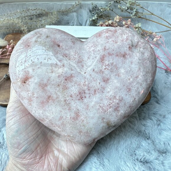 Gorgeous Large Pink Amethyst Heart Carving - Picture 5 of 9